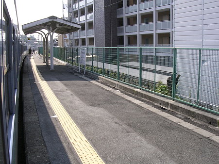 酒折駅ホーム
