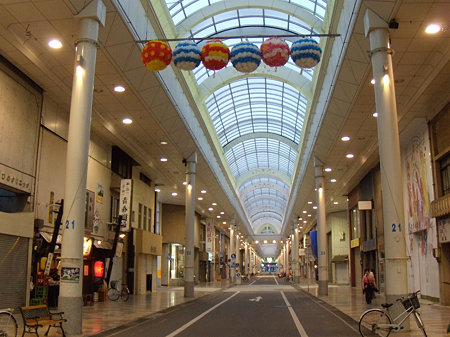 七夕まつり2週間前の本町アーケード