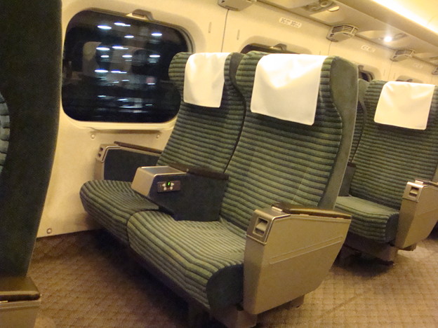 座席 新幹線 新幹線の席番号の向きは下りと東京方面ではどっちが前？進行方向ごとの席に近い入口を紹介！