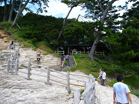 堂ヶ島天窓洞公園の海岸線の道