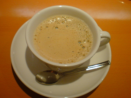 紀男カフェでコーヒー