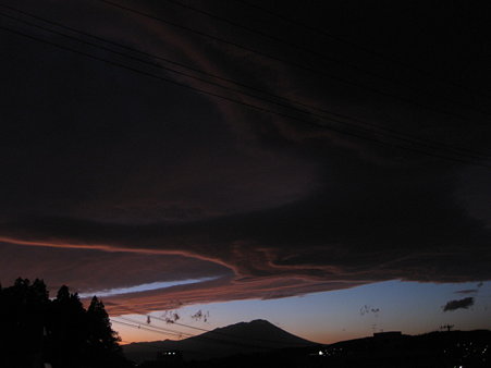 不思議な雲 3