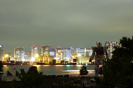 光る宇宙……ではなく、夜空