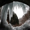 洞窟の氷柱滝