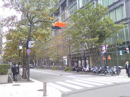 丸の内仲通りの信号機