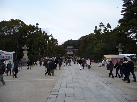 110115-八幡さま境内 (2)