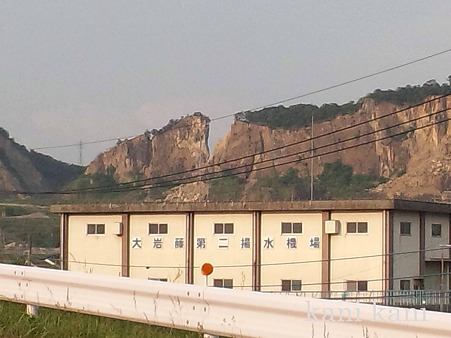震災で崩壊した山