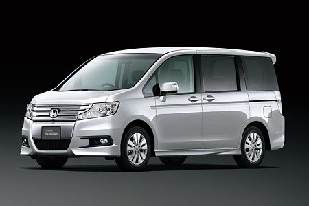 新型ステップワゴン　(2)